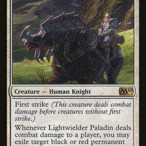 Magic 2010 - 19 - Lightwielder Paladin - Rare - W - Non-foil (Front)